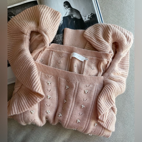 ASTR The Label Cabot Pearl Embellished Crop Ruffled Sweater In Blush Pink XL - Picture 10 of 10